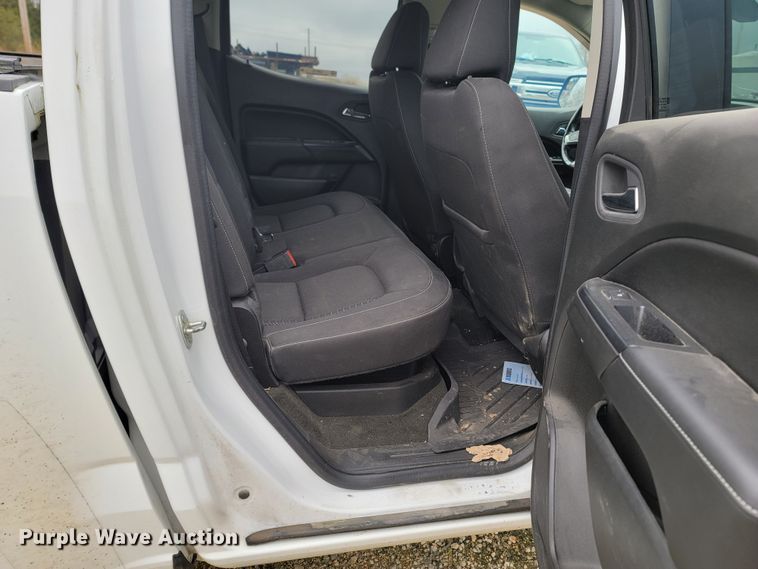 image for item LN9772 2015 GMC Canyon SLE  Crew Cab pickup truck