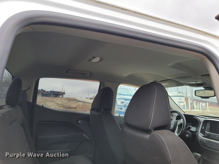 image for item LN9772 2015 GMC Canyon SLE  Crew Cab pickup truck