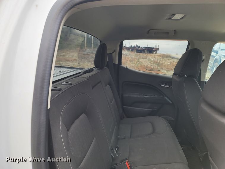 image for item LN9772 2015 GMC Canyon SLE  Crew Cab pickup truck