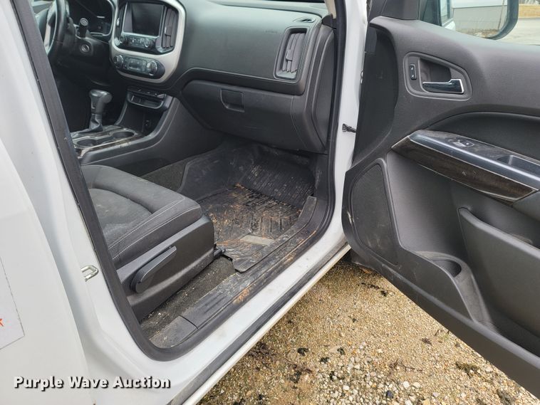 image for item LN9772 2015 GMC Canyon SLE  Crew Cab pickup truck