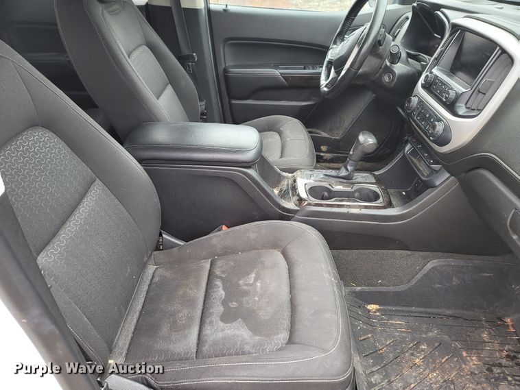 image for item LN9772 2015 GMC Canyon SLE  Crew Cab pickup truck