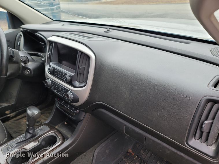 image for item LN9772 2015 GMC Canyon SLE  Crew Cab pickup truck