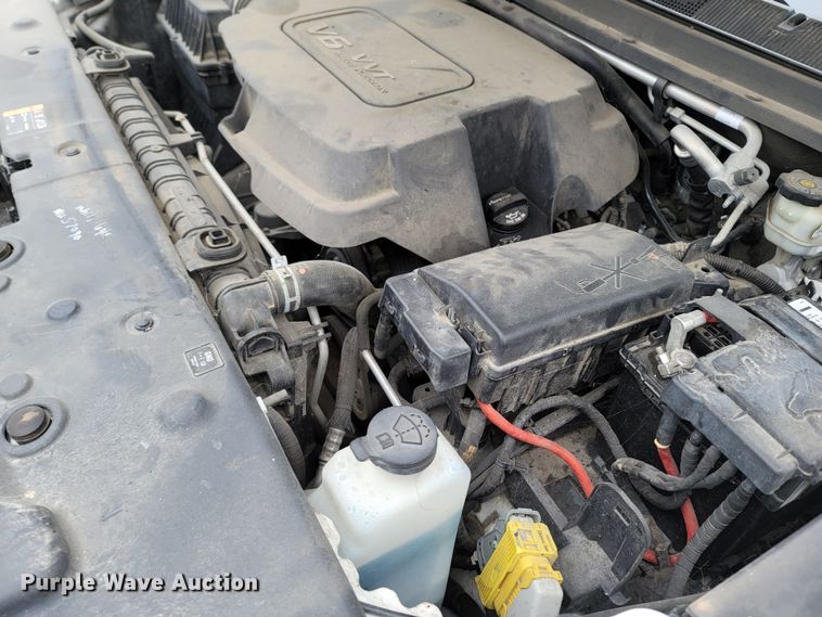 image for item LN9772 2015 GMC Canyon SLE  Crew Cab pickup truck