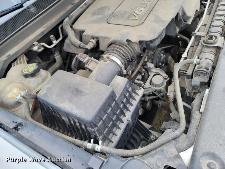 image for item LN9772 2015 GMC Canyon SLE  Crew Cab pickup truck