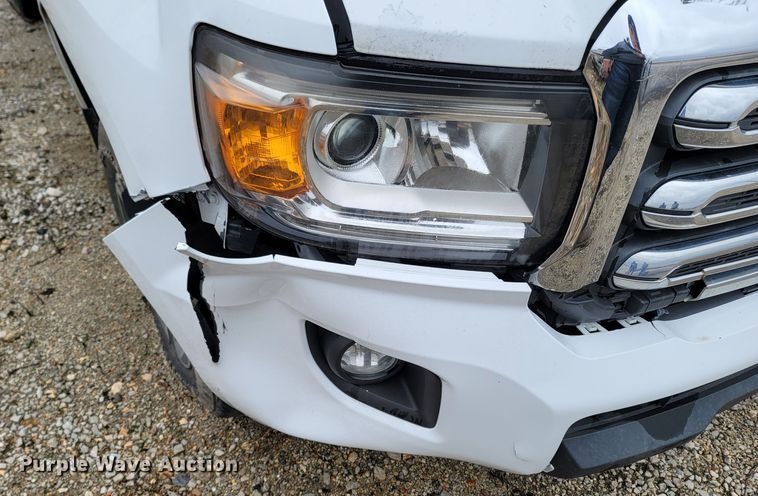 image for item LN9772 2015 GMC Canyon SLE  Crew Cab pickup truck