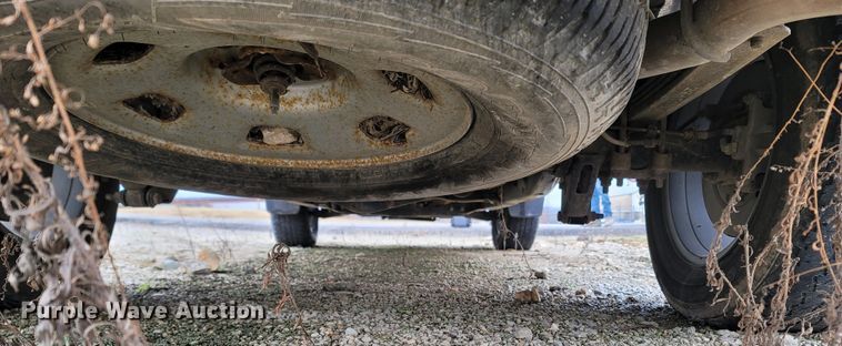 image for item LN9772 2015 GMC Canyon SLE  Crew Cab pickup truck