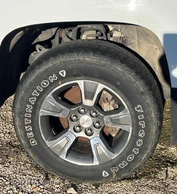 image for item LN9772 2015 GMC Canyon SLE  Crew Cab pickup truck