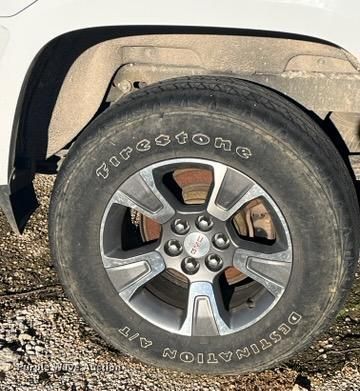 image for item LN9772 2015 GMC Canyon SLE  Crew Cab pickup truck