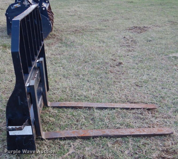 image for item LS9925 John Deere Worksite Pro  skid steer forks