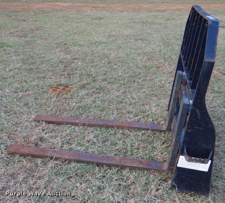 image for item LS9925 John Deere Worksite Pro  skid steer forks