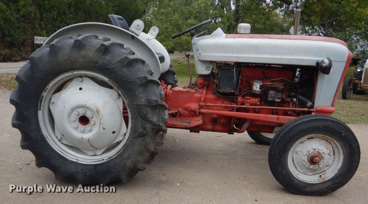 image for item LS9931 Ford 841  tractor