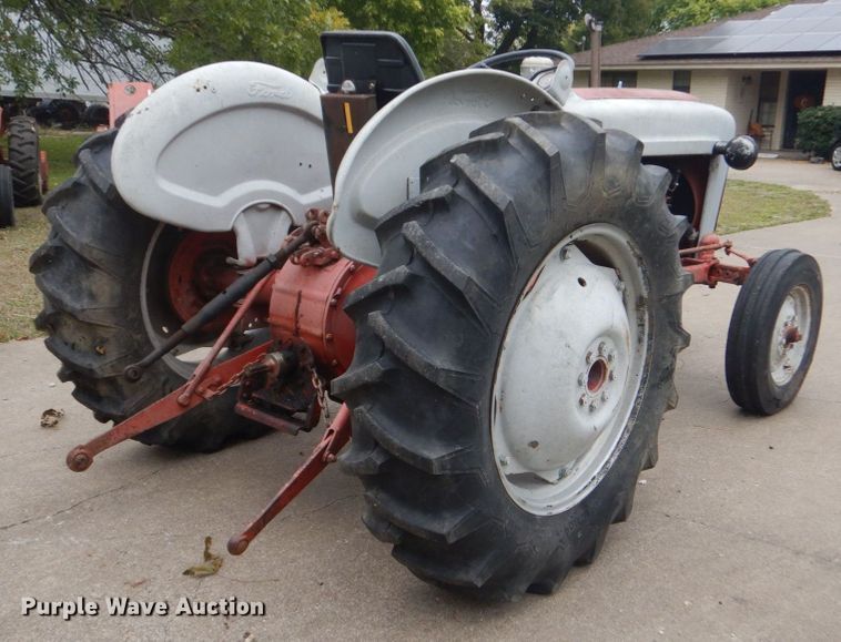 image for item LS9931 Ford 841  tractor