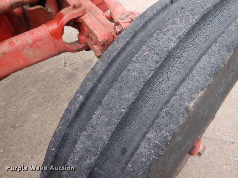 image for item LS9931 Ford 841  tractor