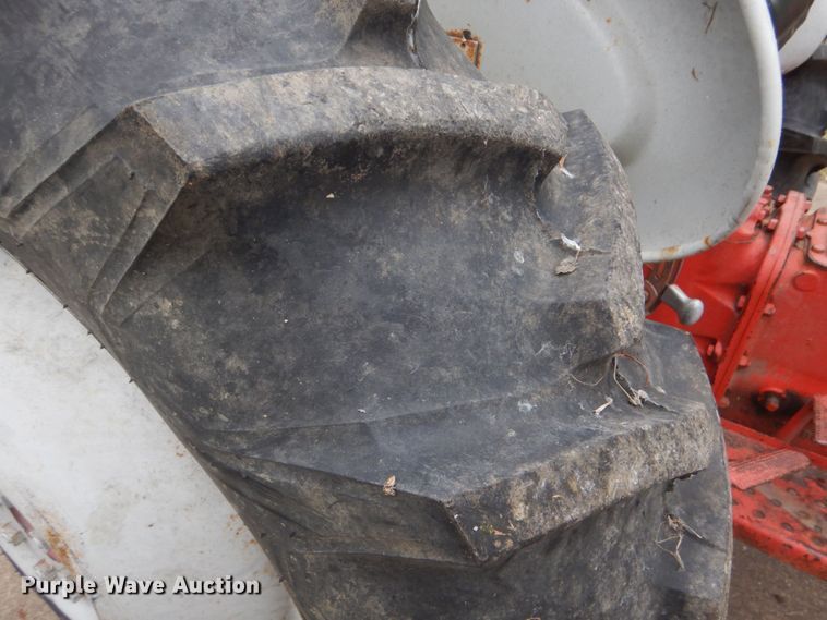 image for item LS9931 Ford 841  tractor