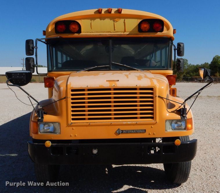 image for item LU9661 1996 International 3800  school bus