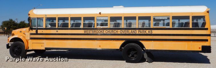 image for item LU9661 1996 International 3800  school bus