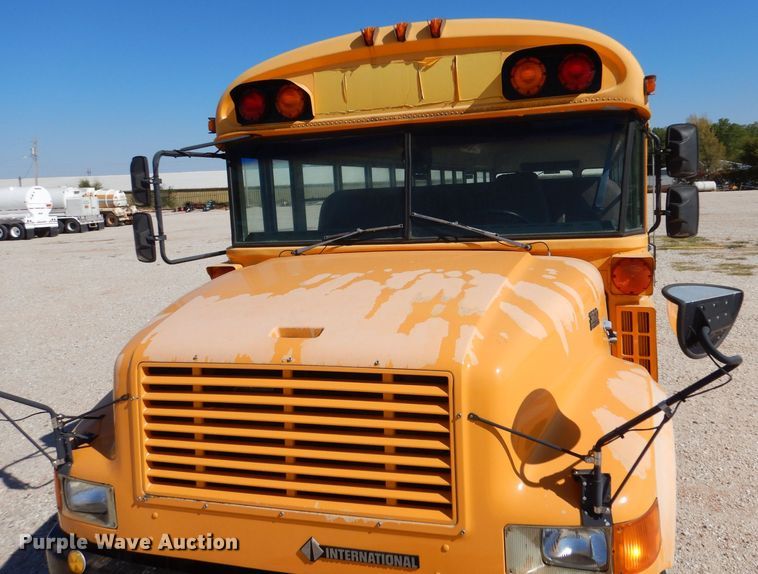image for item LU9661 1996 International 3800  school bus