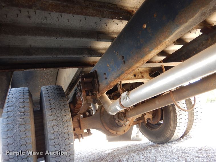 image for item LU9661 1996 International 3800  school bus