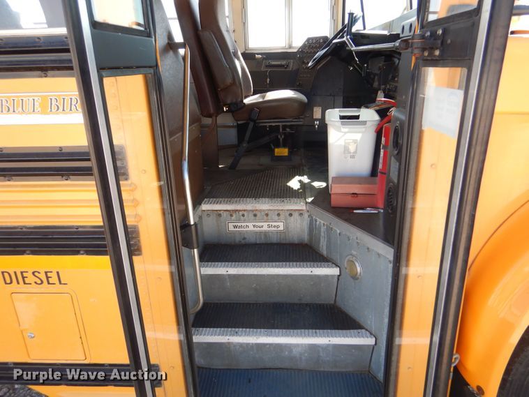 image for item LU9661 1996 International 3800  school bus