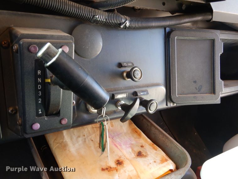 image for item LU9661 1996 International 3800  school bus