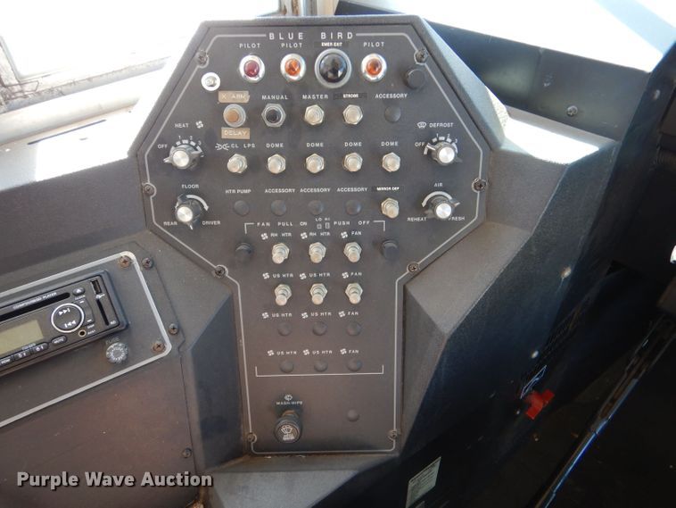 image for item LU9661 1996 International 3800  school bus