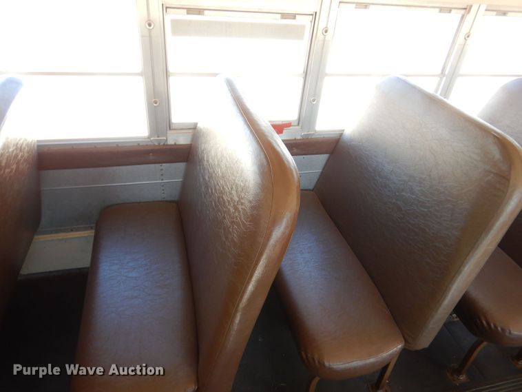 image for item LU9661 1996 International 3800  school bus
