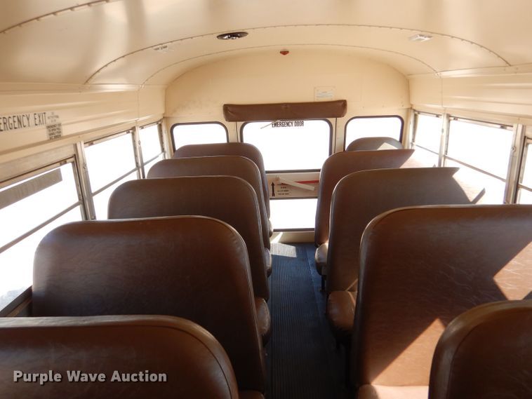 image for item LU9661 1996 International 3800  school bus