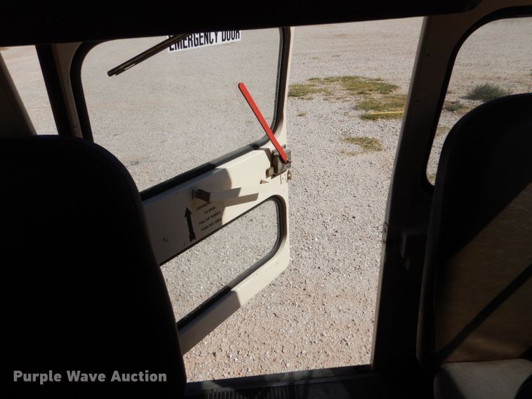 image for item LU9661 1996 International 3800  school bus