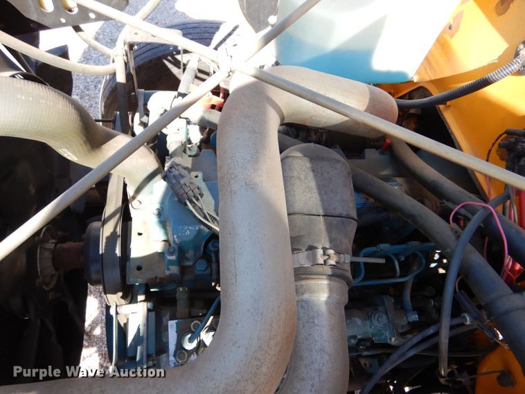 image for item LU9661 1996 International 3800  school bus