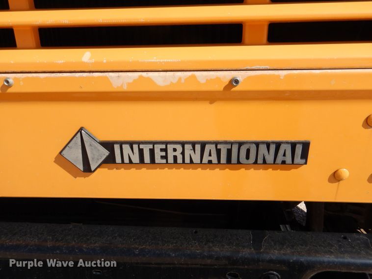 image for item LU9661 1996 International 3800  school bus