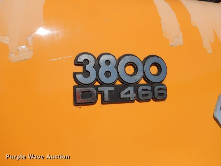 image for item LU9661 1996 International 3800  school bus