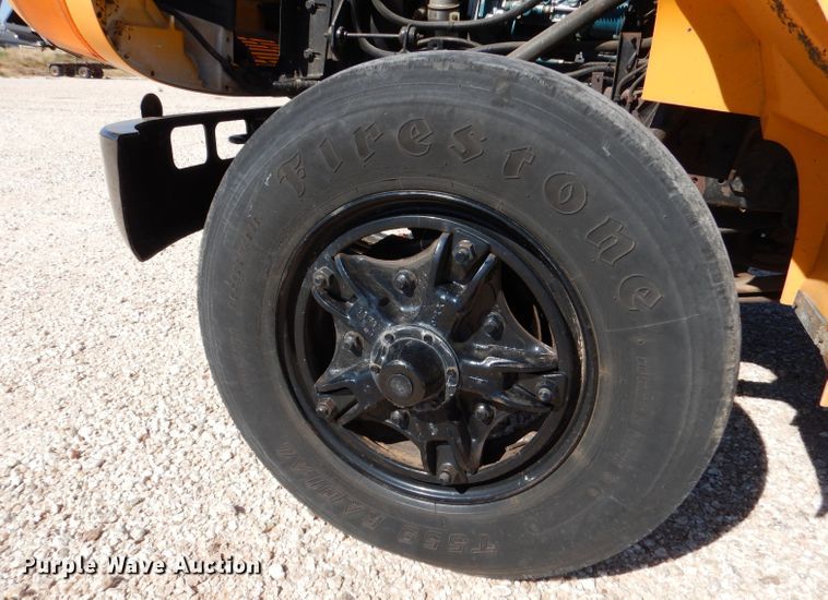 image for item LU9661 1996 International 3800  school bus