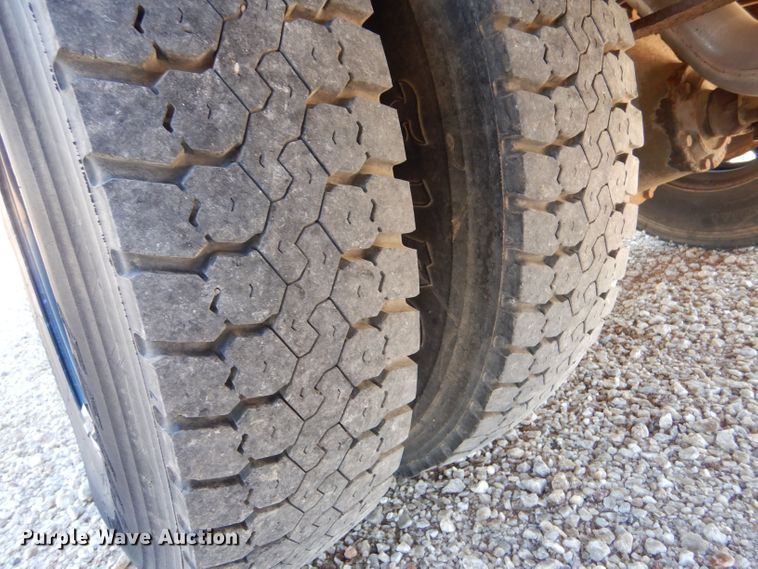 image for item LU9661 1996 International 3800  school bus