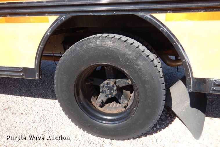 image for item LU9661 1996 International 3800  school bus