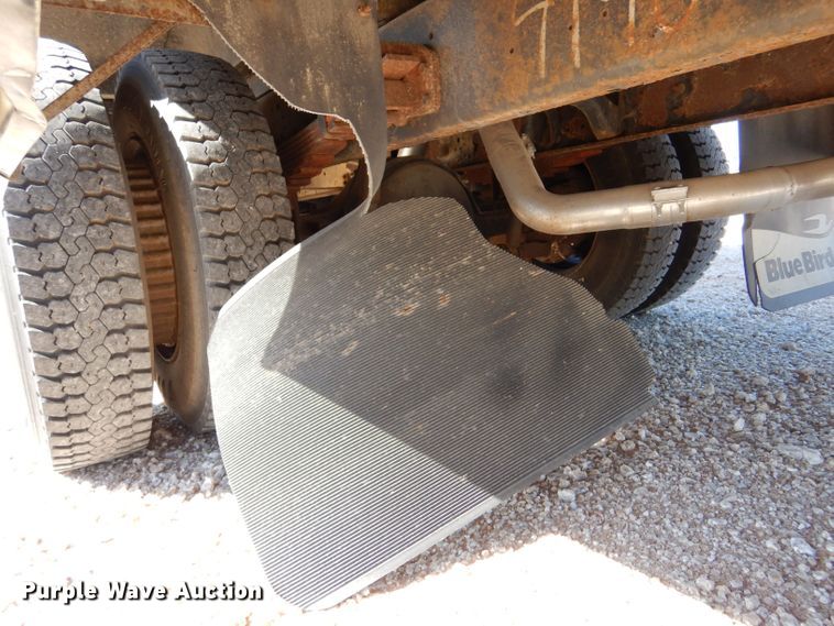 image for item LU9661 1996 International 3800  school bus