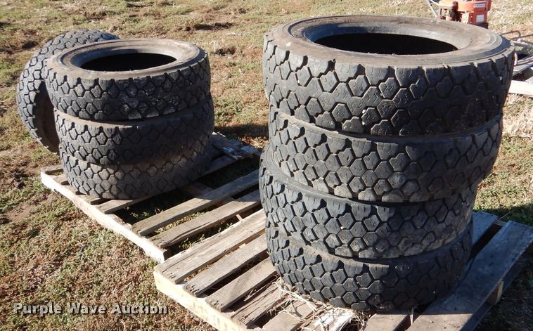 image for item LU9756 (8) Goodyear G124 225/70R19.5 tires