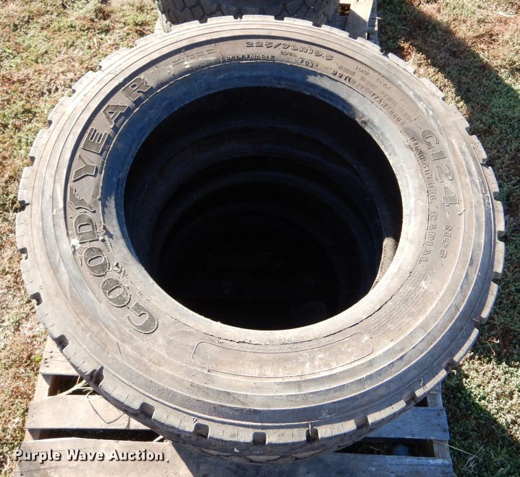 image for item LU9756 (8) Goodyear G124 225/70R19.5 tires