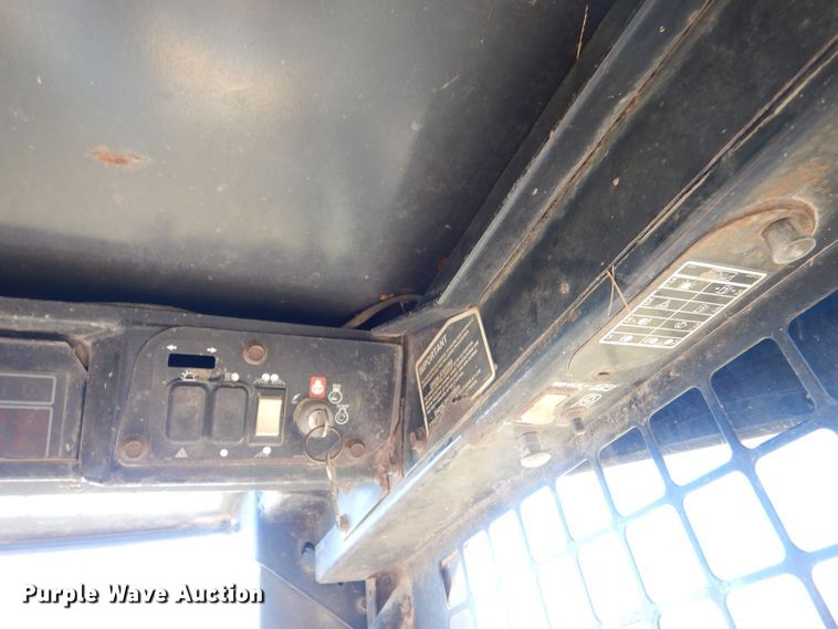 image for item LU9761 1995 New Holland LX885  skid steer loader