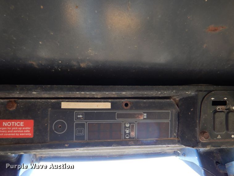 image for item LU9761 1995 New Holland LX885  skid steer loader