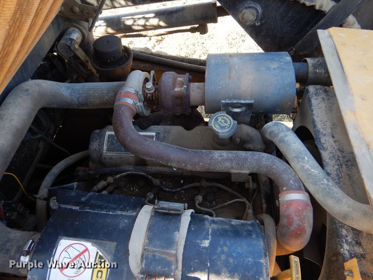 image for item LU9761 1995 New Holland LX885  skid steer loader