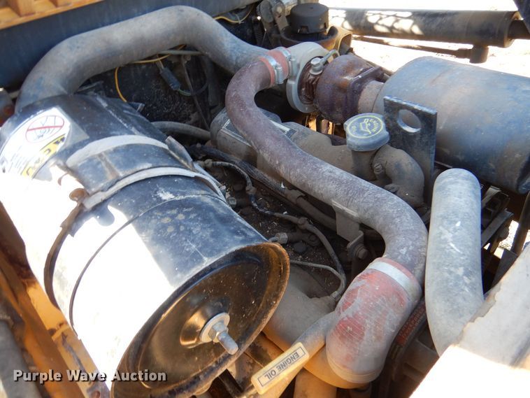 image for item LU9761 1995 New Holland LX885  skid steer loader