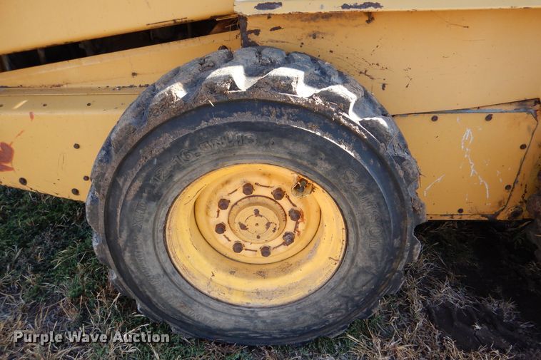 image for item LU9761 1995 New Holland LX885  skid steer loader