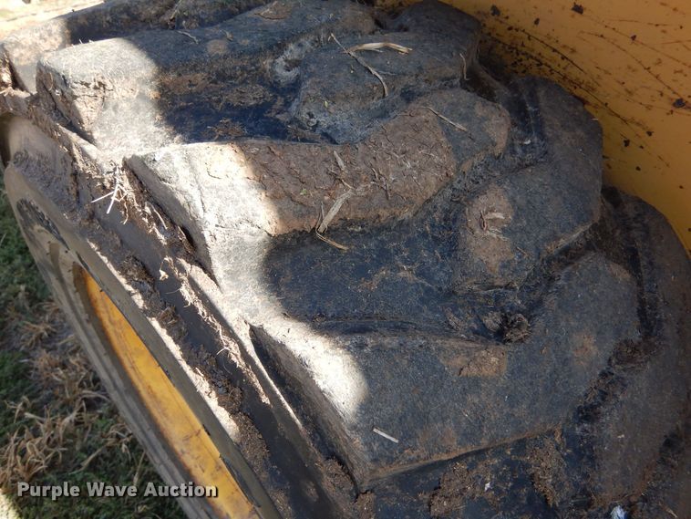 image for item LU9761 1995 New Holland LX885  skid steer loader