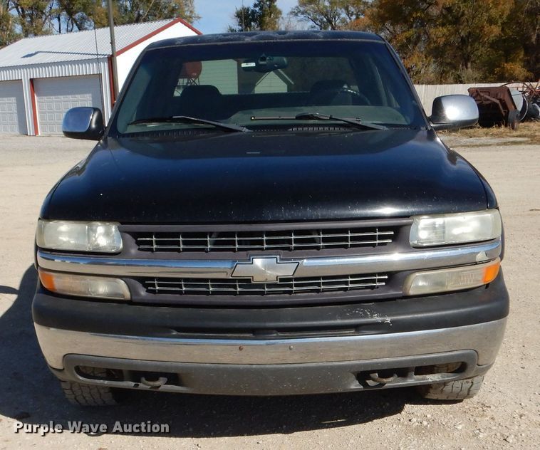 image for item LU9771 2000 Chevrolet Silverado 1500  Ext. Cab pickup truck