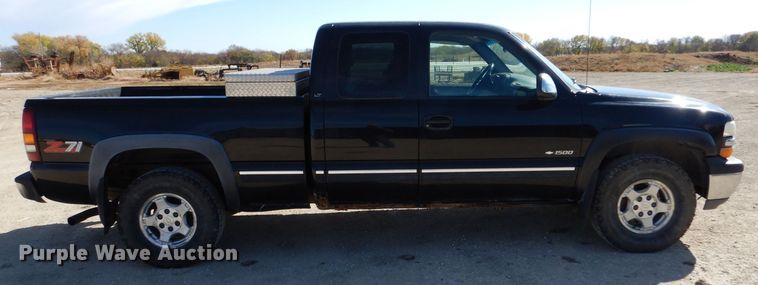 image for item LU9771 2000 Chevrolet Silverado 1500  Ext. Cab pickup truck