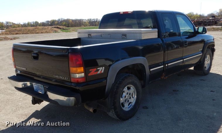 image for item LU9771 2000 Chevrolet Silverado 1500  Ext. Cab pickup truck