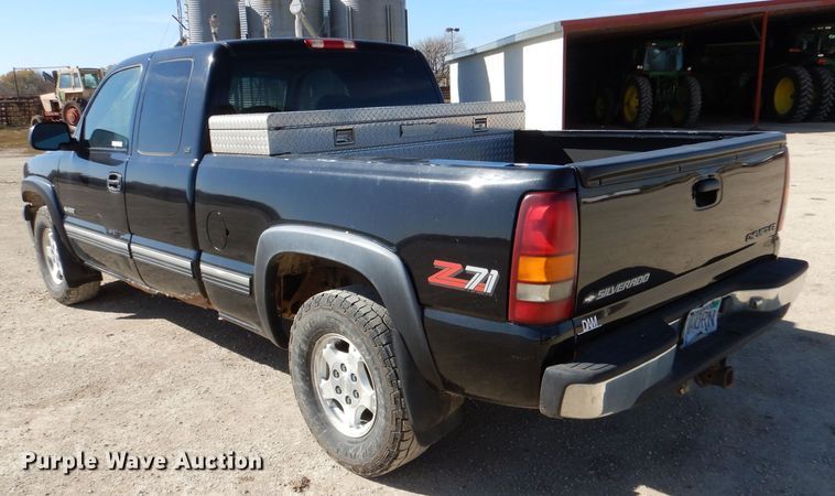 image for item LU9771 2000 Chevrolet Silverado 1500  Ext. Cab pickup truck