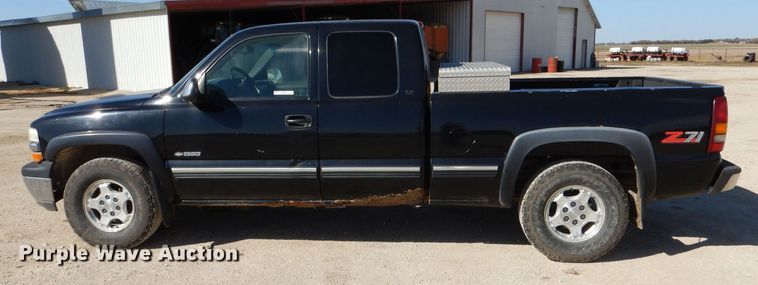 image for item LU9771 2000 Chevrolet Silverado 1500  Ext. Cab pickup truck
