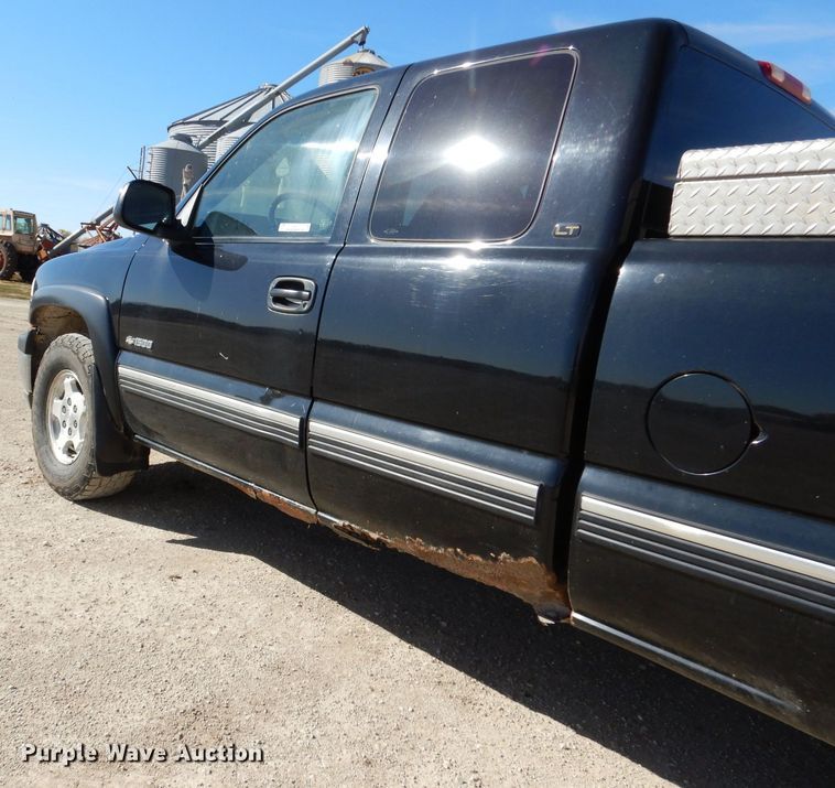 image for item LU9771 2000 Chevrolet Silverado 1500  Ext. Cab pickup truck