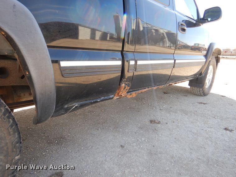 image for item LU9771 2000 Chevrolet Silverado 1500  Ext. Cab pickup truck